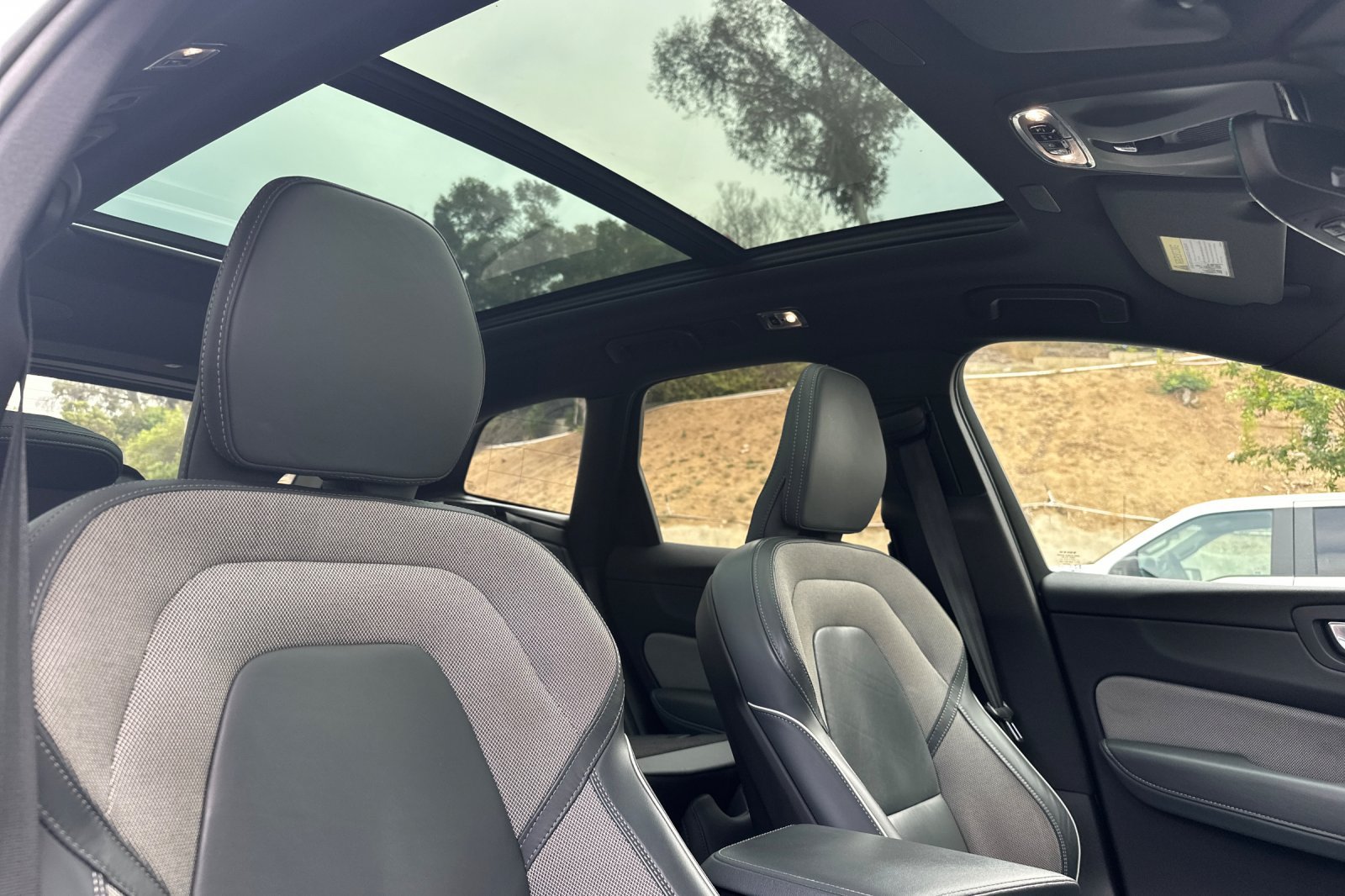 Used 2021 Volvo XC60 T8 R-Design w/ Advanced Package AWD/4WD image 19