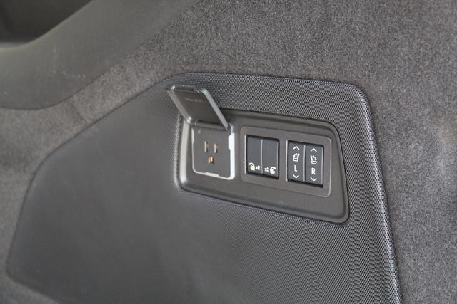 Used 2026 Cadillac Escalade ESV Platinum Sport w/ LPO, ONYX Package AWD/4WD image 6