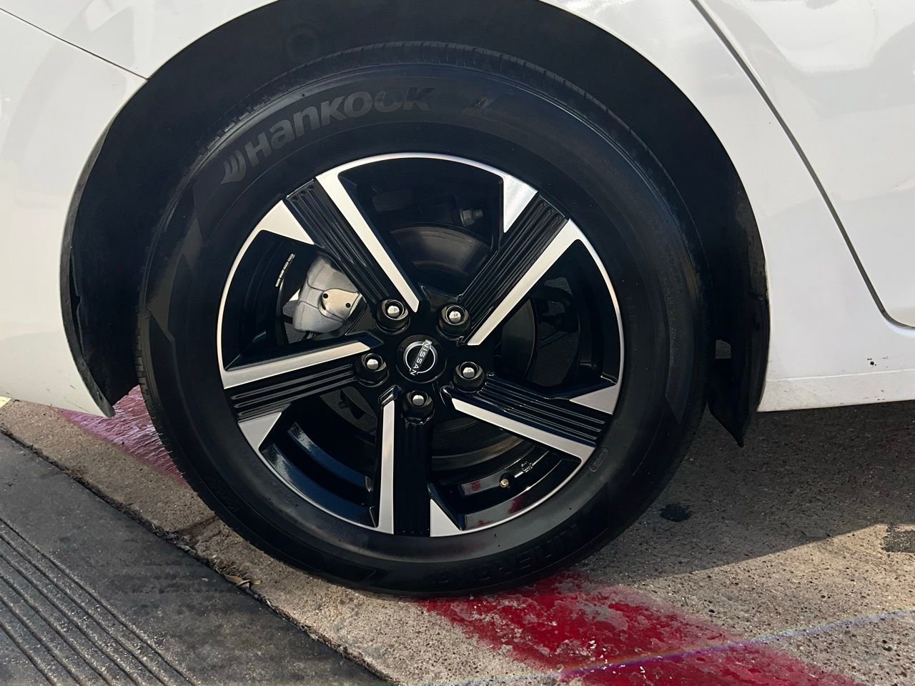 Used 2025 Nissan Sentra SV image 9