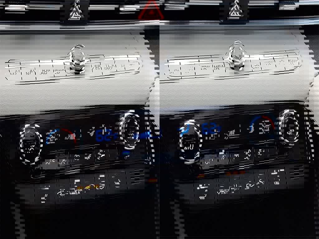 Used 2023 Hyundai Elantra Limited w/ Preferred Accessory Package image 15