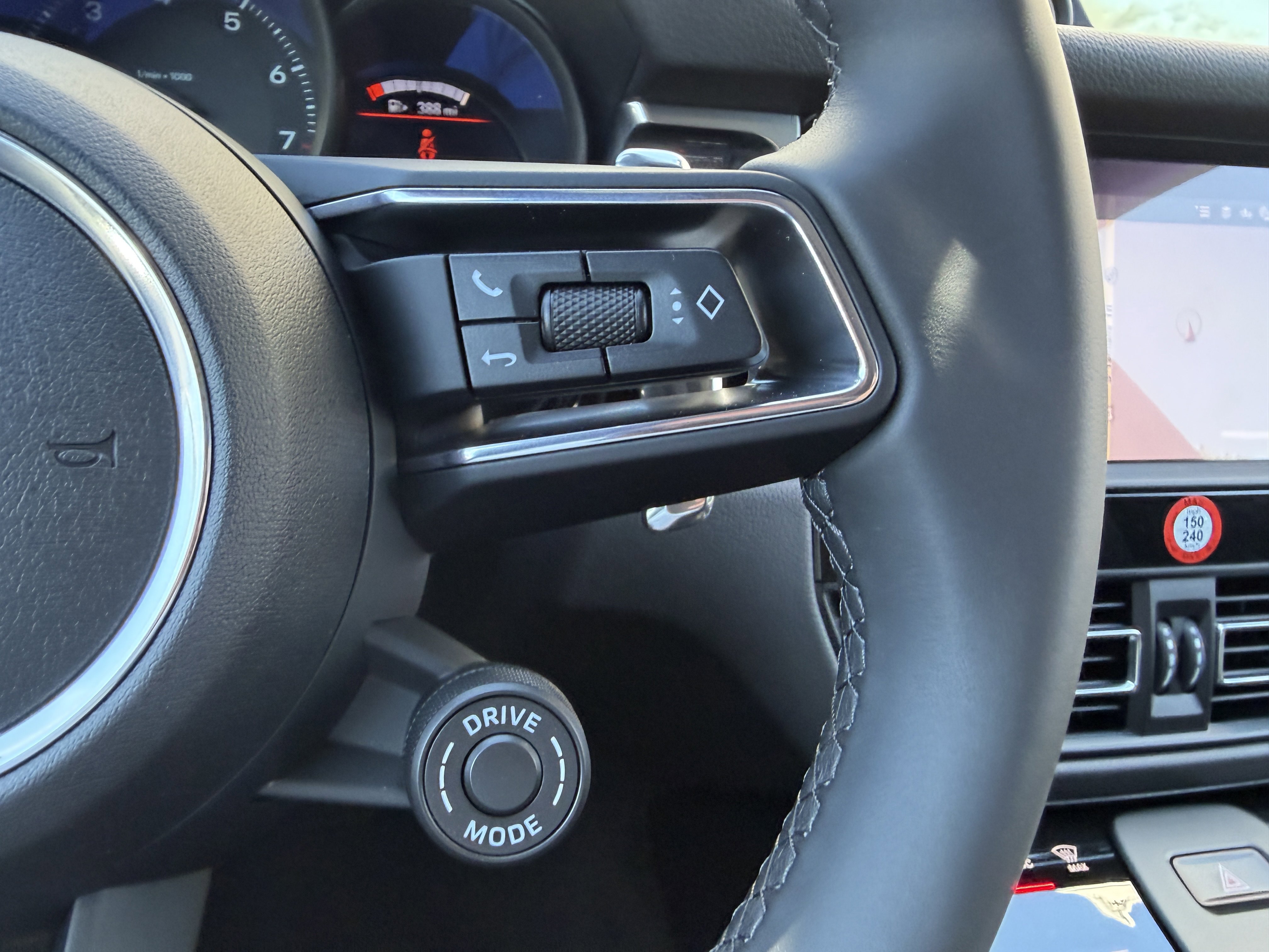 New 2026 Porsche Macan AWD/4WD image 35