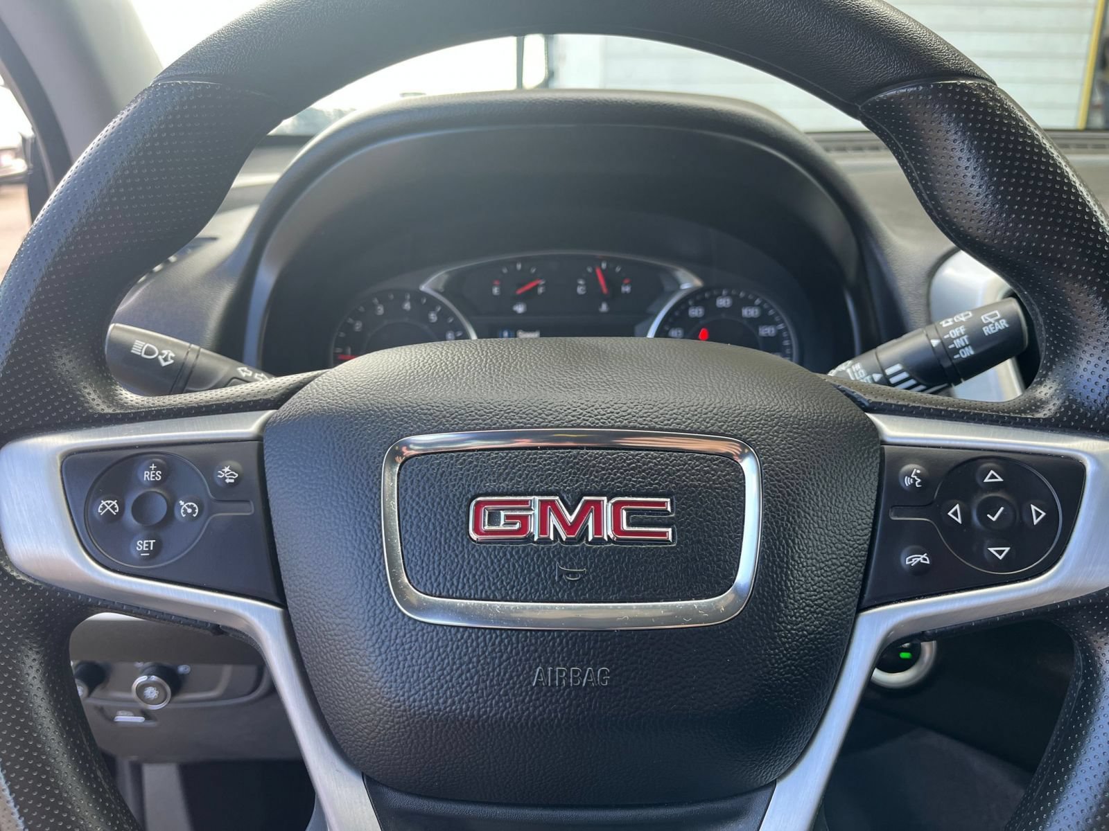 Used 2024 GMC Terrain SLE FWD image 23