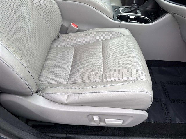 Used 2016 Toyota Highlander Limited Platinum image 10