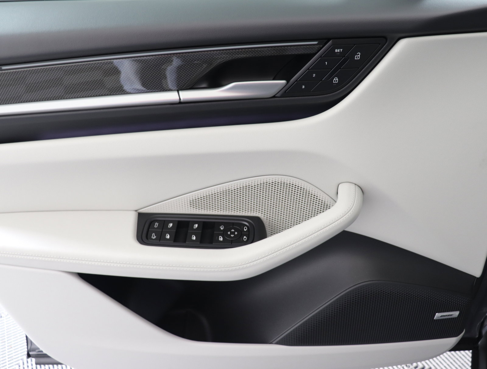 Used 2025 Porsche Macan 4S Electric image 24