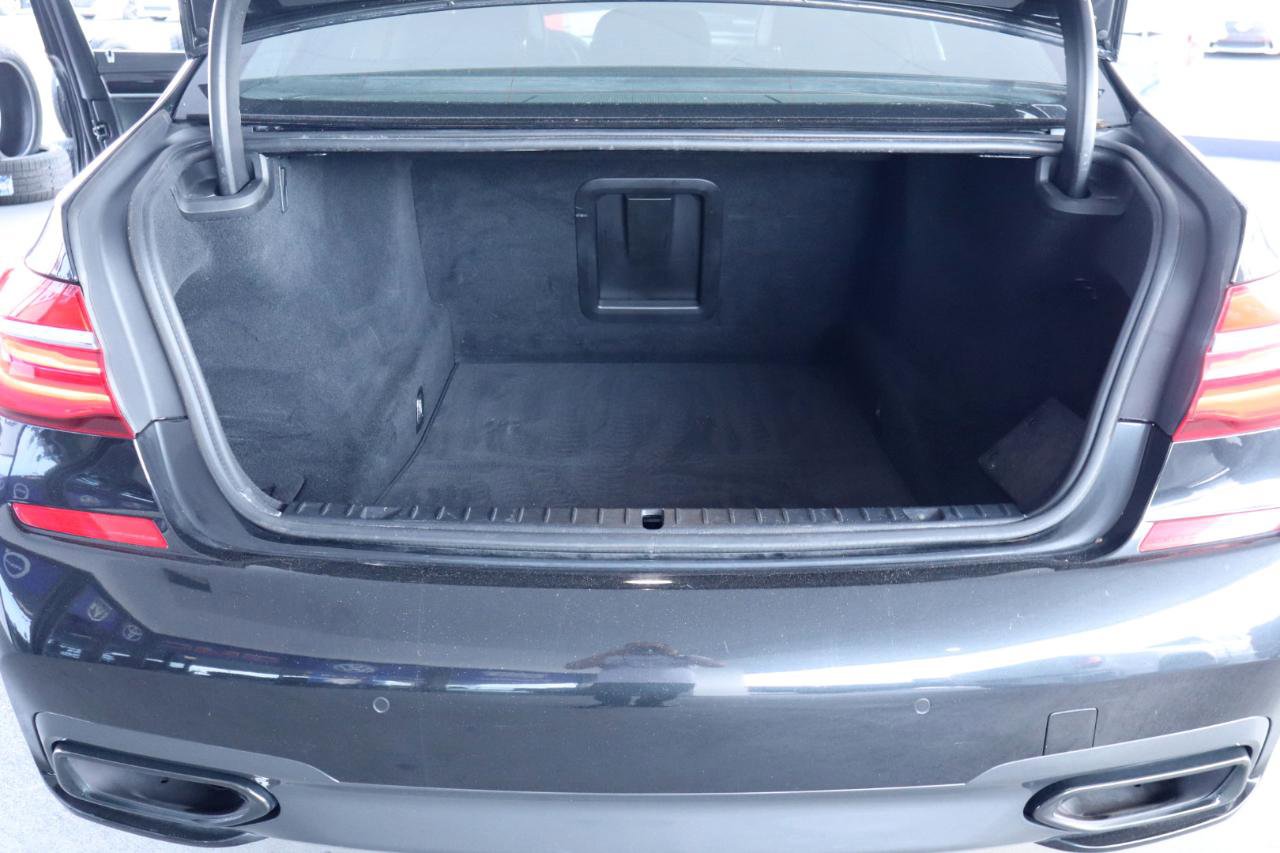 Used 2018 BMW 750i RWD image 33