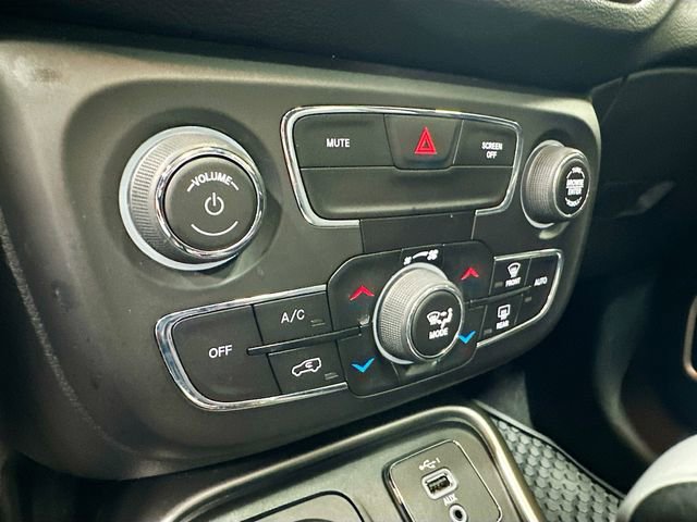 Used 2019 Jeep Compass Latitude w/ Cold Weather Group AWD/4WD image 14