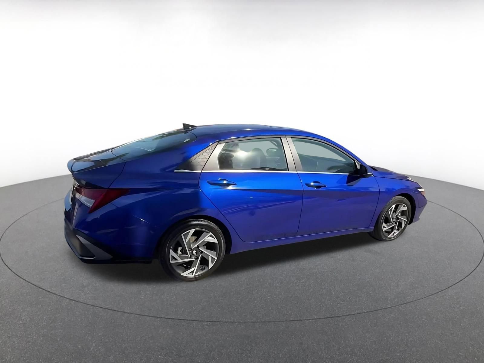 Used 2025 Hyundai Elantra Limited image 15