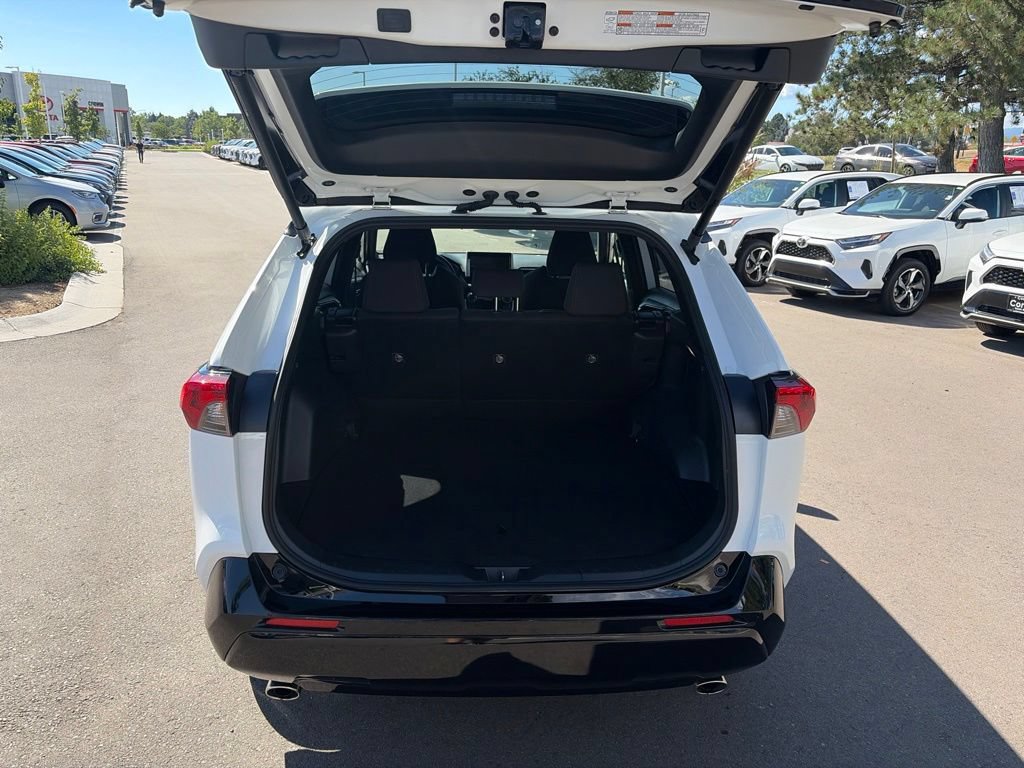 Used 2025 Toyota RAV4 SE AWD/4WD image 17
