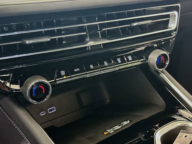 New 2025 Chevrolet Traverse LT w/ Enhanced Driving Package FWD image 18