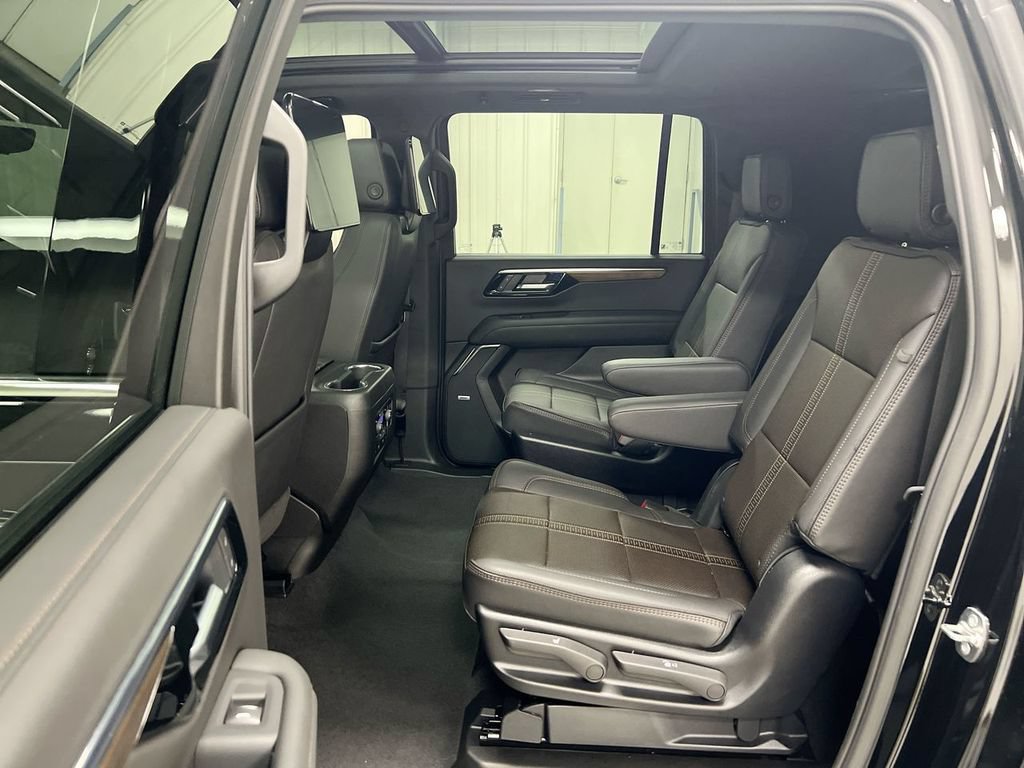 Used 2025 Chevrolet Suburban High Country AWD/4WD image 24