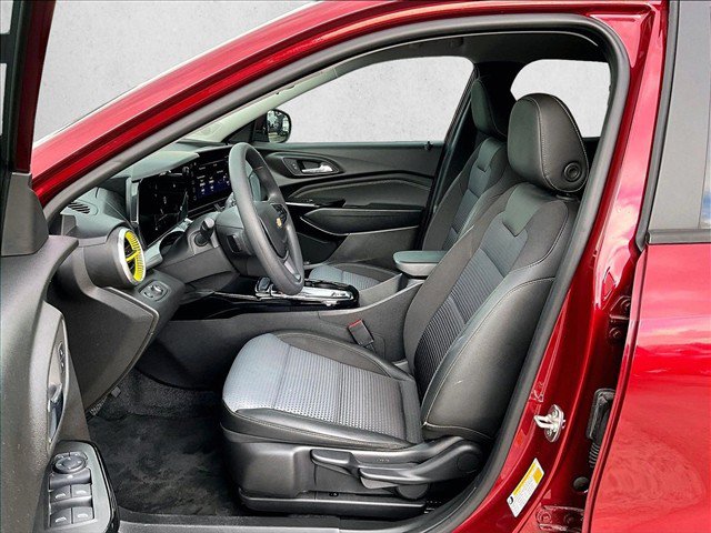 Used 2024 Chevrolet Trax LT FWD image 27