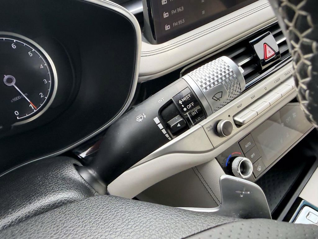 Certified 2025 Genesis G70 2.5T image 33