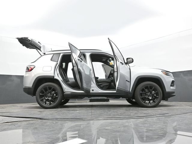 New 2025 Jeep Compass Latitude w/ Convenience Group AWD/4WD image 70