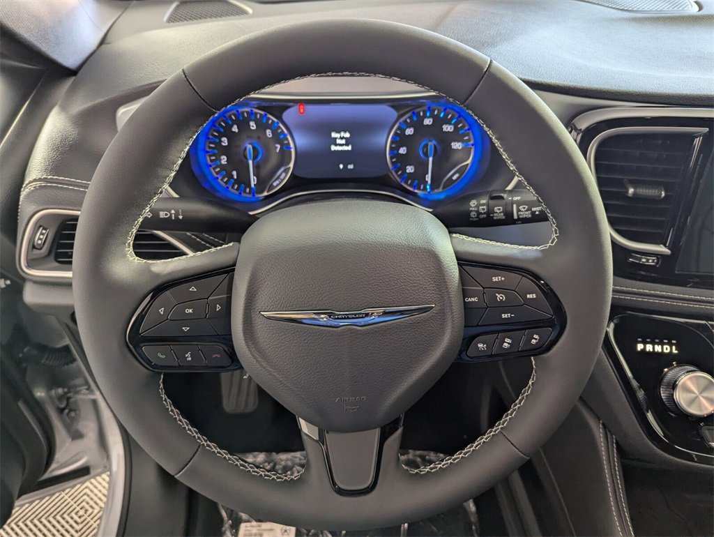 New 2026 Chrysler Pacifica Limited w/ Uconnect Theater Family Group image 20