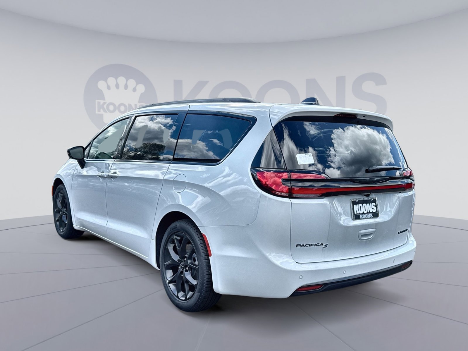 New 2026 Chrysler Pacifica Limited w/ S Appearance Package image 4