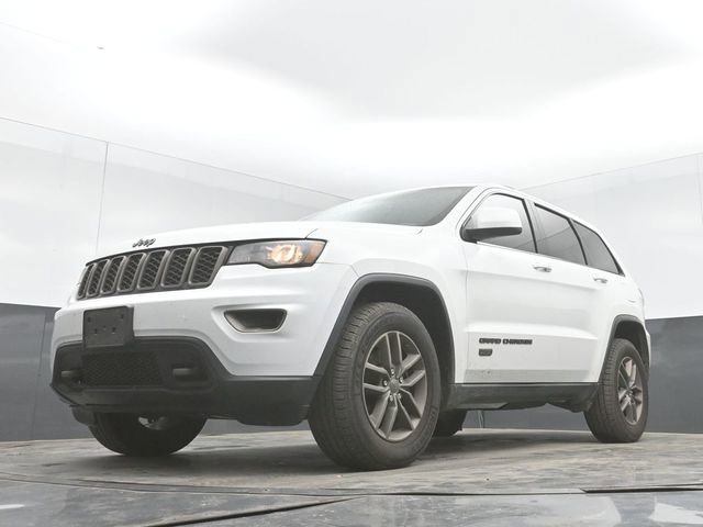 Used 2017 Jeep Grand Cherokee Laredo AWD/4WD image 29