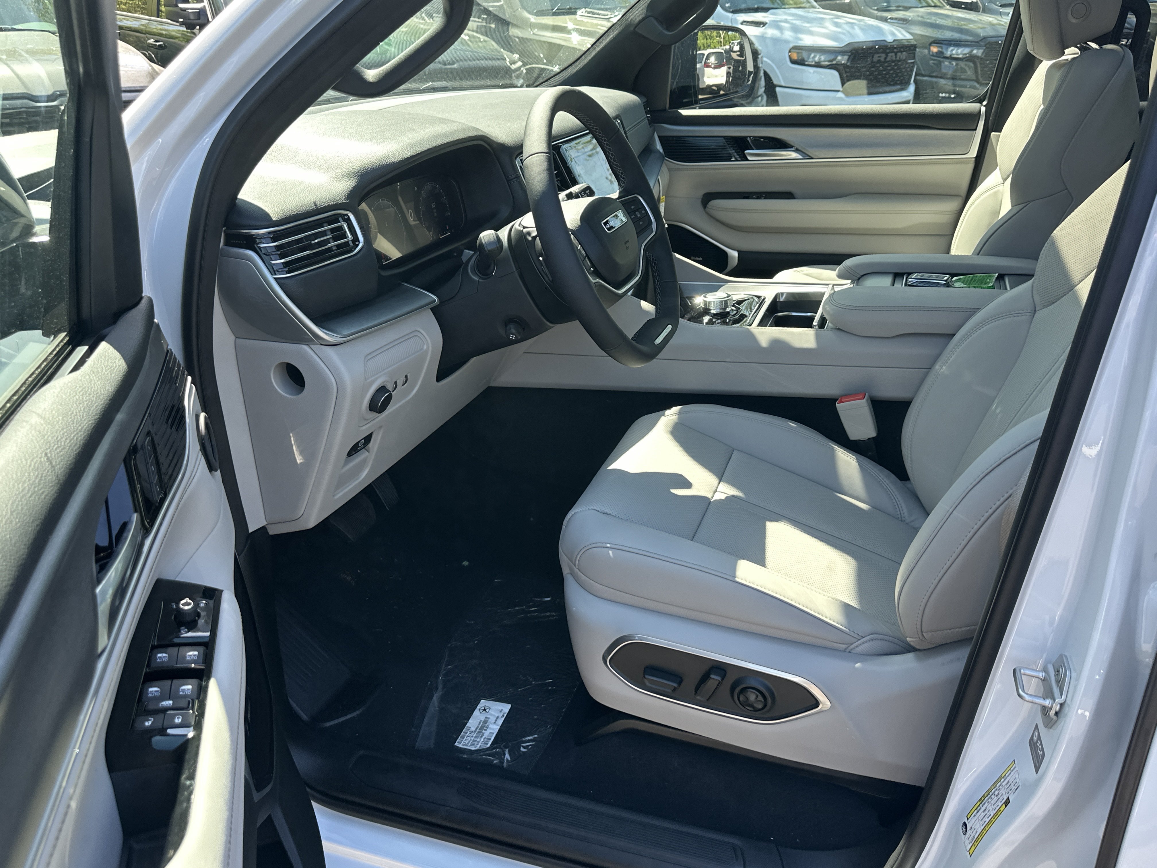 New 2026 Jeep Grand Wagoneer Limited w/ Premium Group II AWD/4WD image 26
