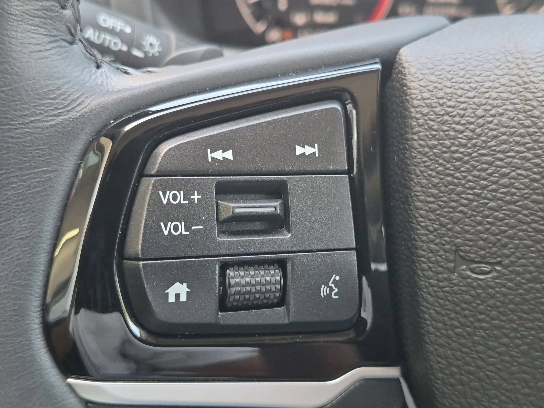 Certified 2025 Honda Odyssey Touring image 14