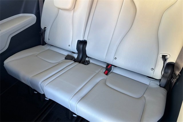 New 2026 Kia Carnival EX image 17