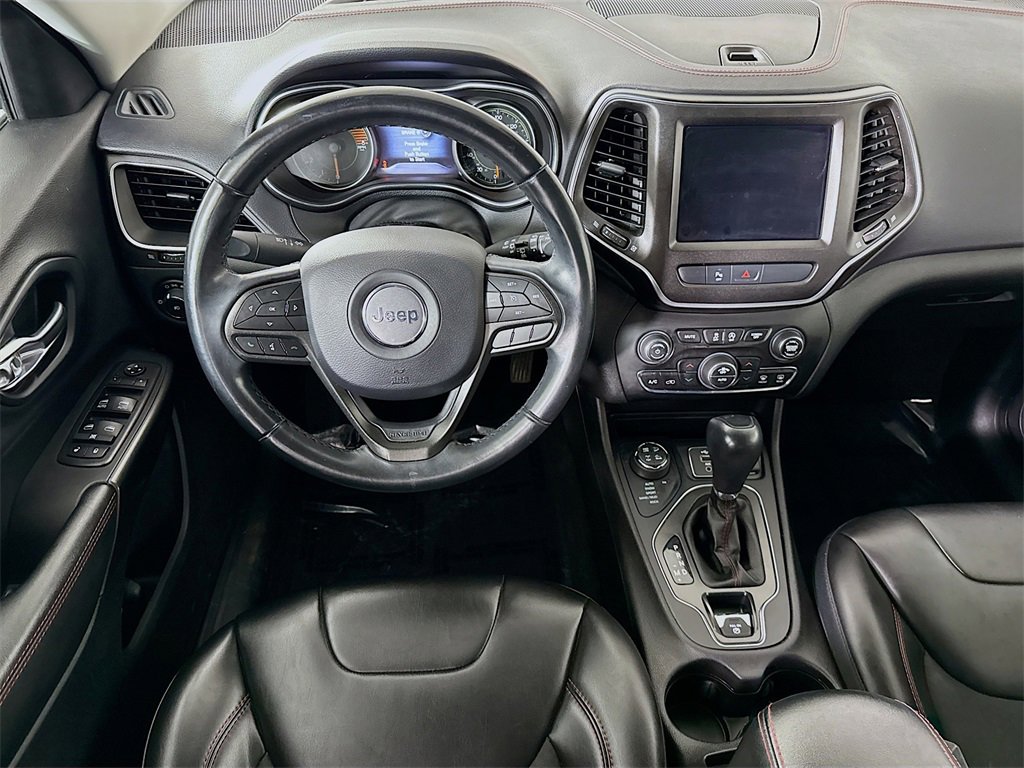 Used 2019 Jeep Cherokee Trailhawk image 3