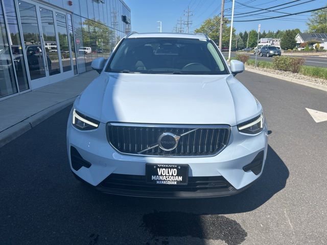 Used 2025 Volvo XC40 B5 Core AWD/4WD image 7