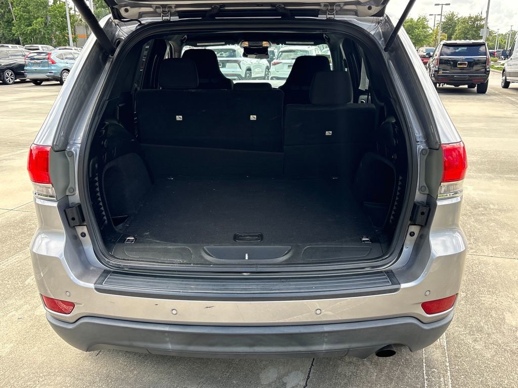 Used 2018 Jeep Grand Cherokee Laredo RWD image 30