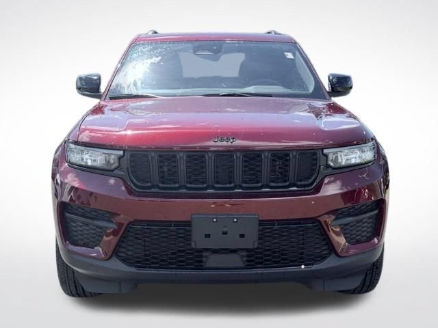 Certified 2025 Jeep Grand Cherokee Altitude AWD/4WD image 3