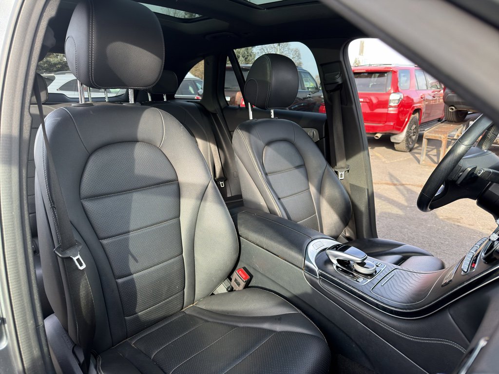 Used 2019 Mercedes-Benz GLC 350e 4MATIC image 16