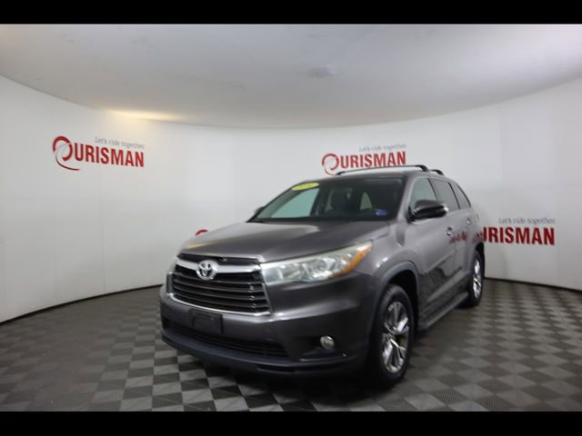 Used 2016 Toyota Highlander LE image 3