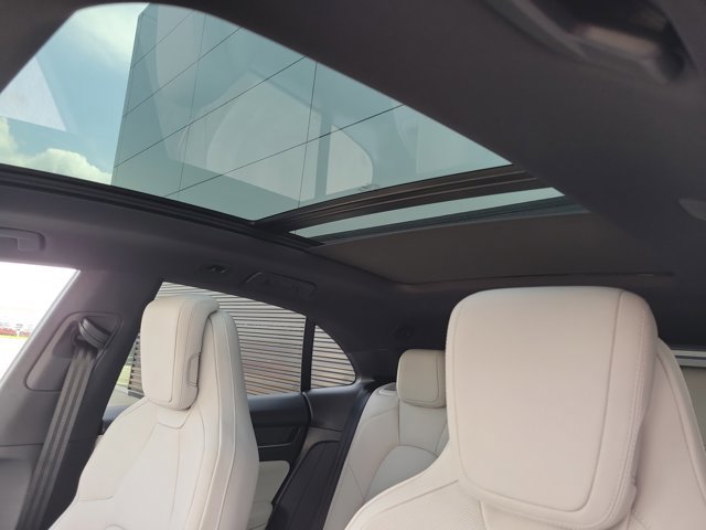 New 2026 Porsche Macan Electric RWD image 36