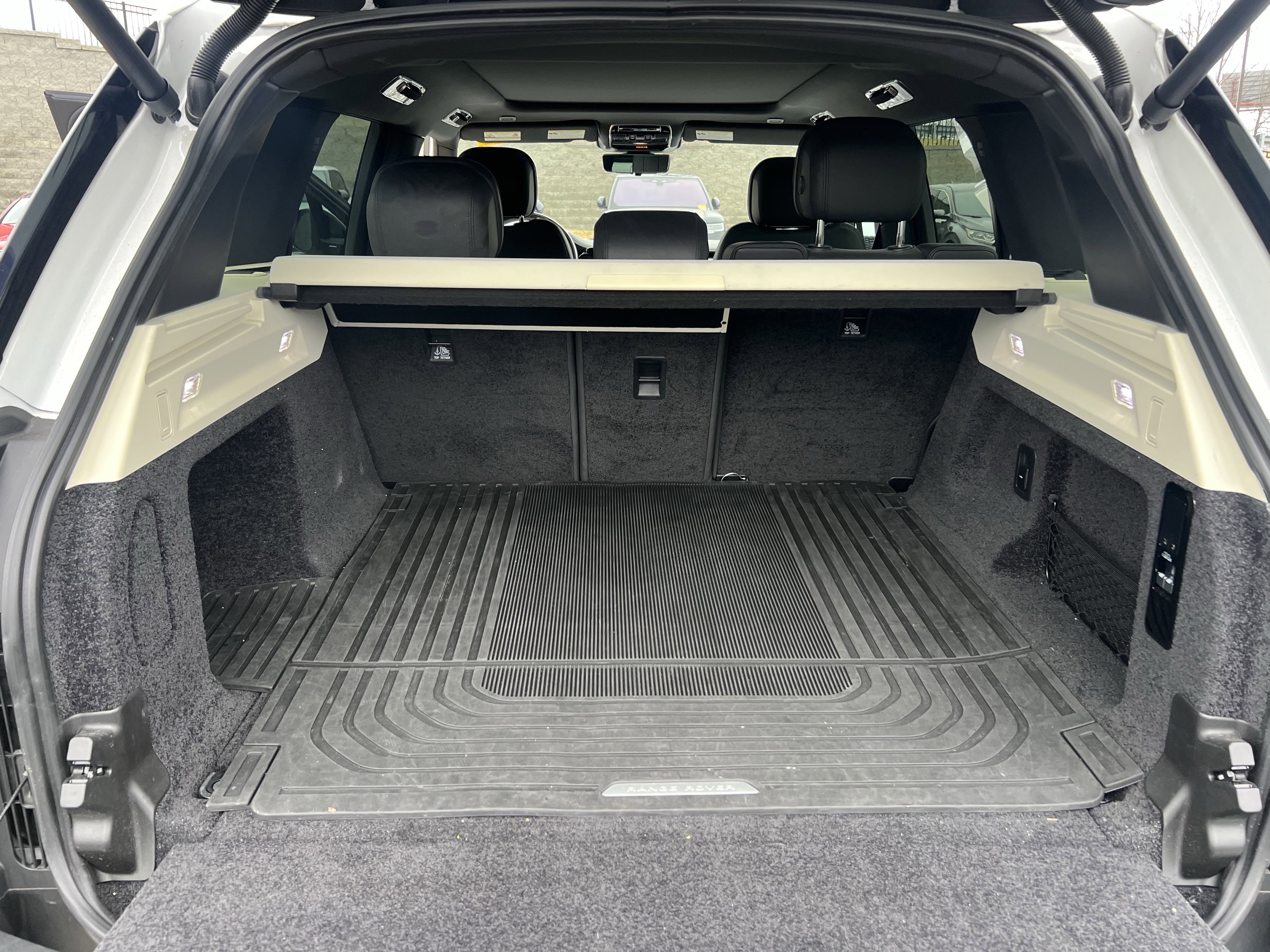 Certified 2023 Land Rover Range Rover SE image 36