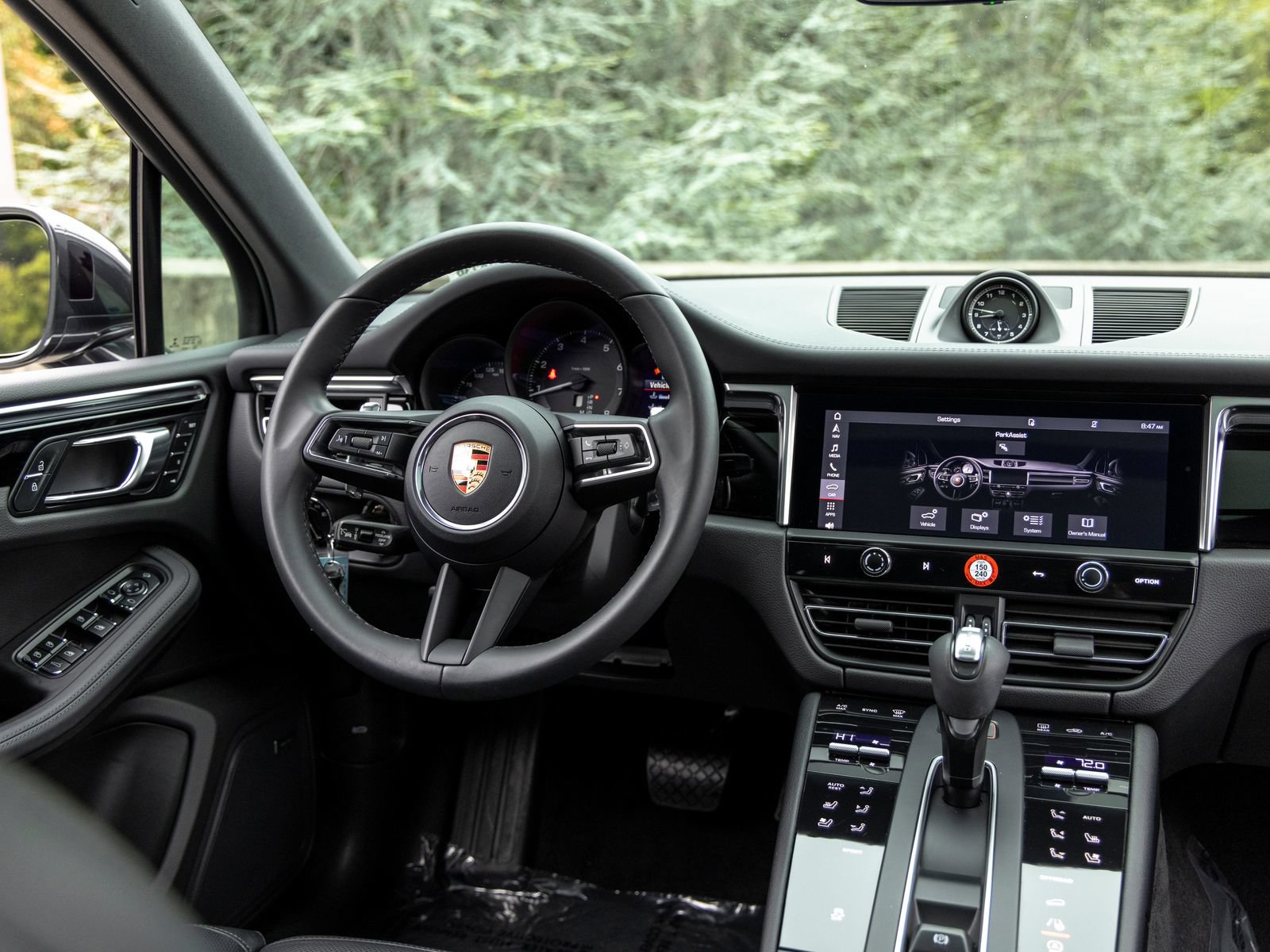 Certified 2022 Porsche Macan AWD/4WD image 40
