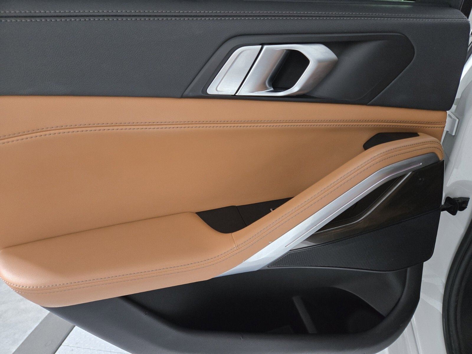 Used 2023 BMW X6 xDrive40i w/ M Sport Package image 21