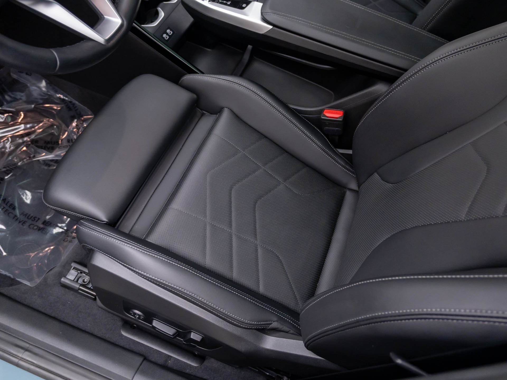 Certified 2025 BMW X2 xDrive28i AWD/4WD image 12