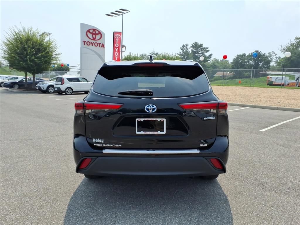 Used 2020 Toyota Highlander XLE AWD/4WD image 6