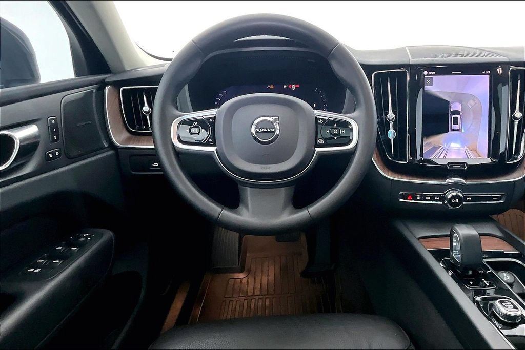 Certified 2023 Volvo XC60 B5 Plus AWD/4WD image 6