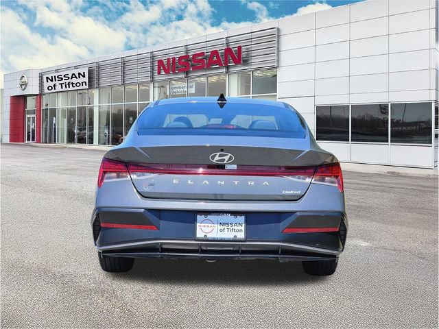 Used 2025 Hyundai Elantra Limited FWD image 5