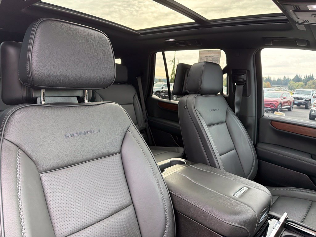 Used 2025 GMC Yukon Denali w/ Denali Reserve Package AWD/4WD image 32