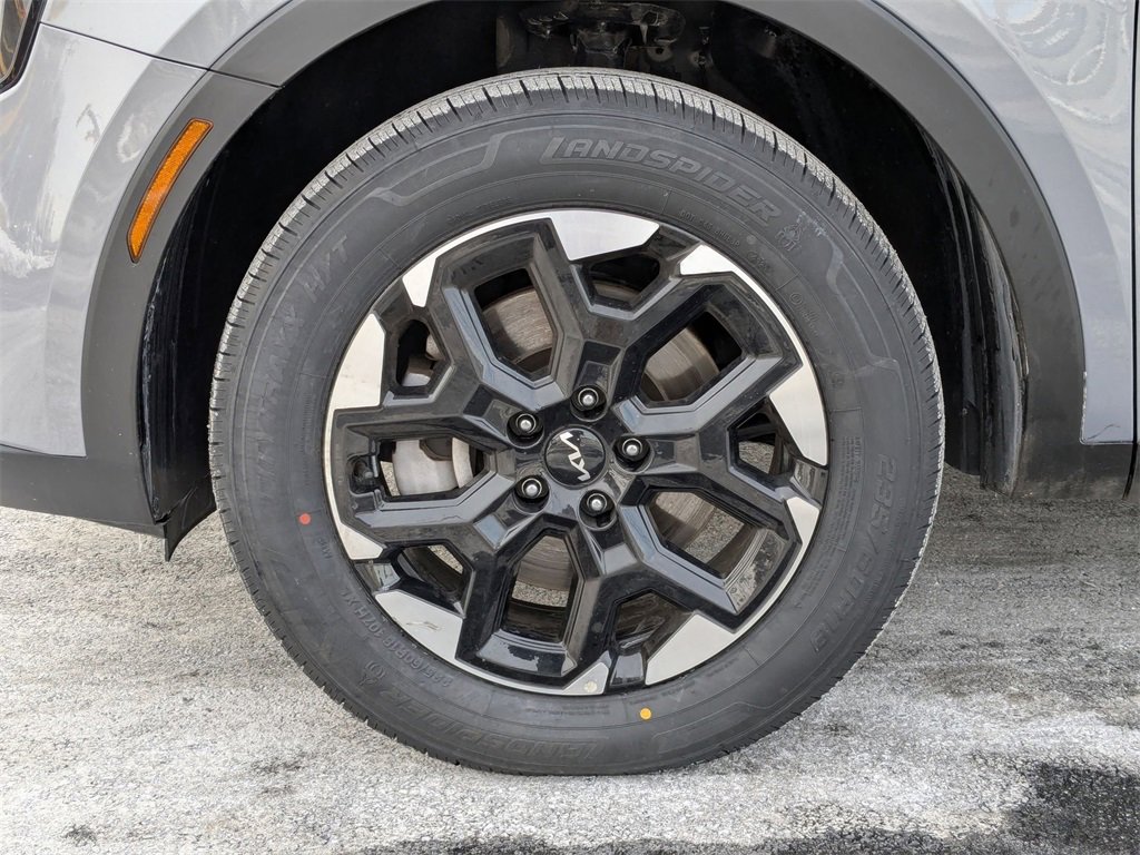 Used 2024 Kia Sorento S image 11