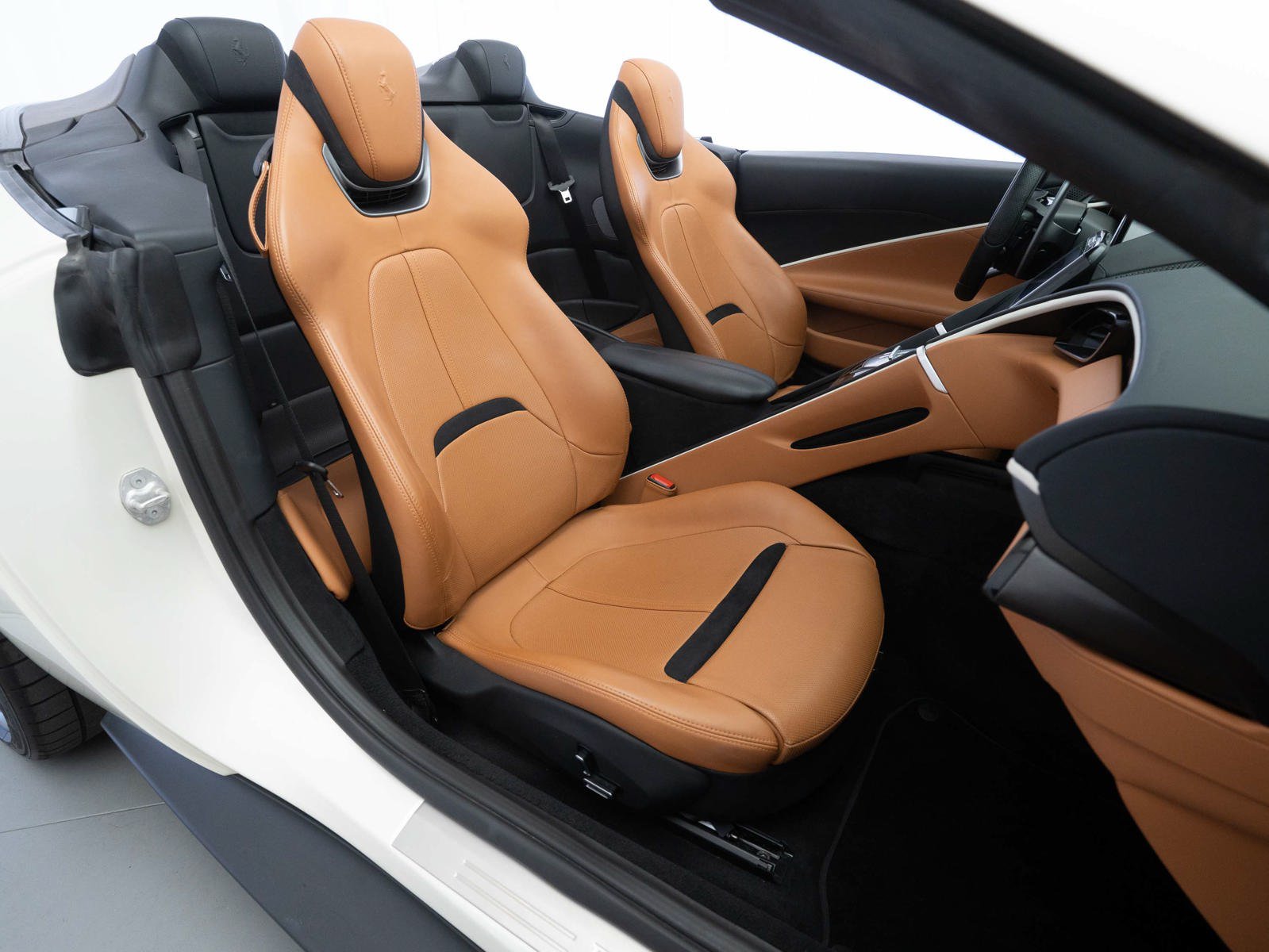 Used 2024 Ferrari Roma Spider RWD image 14