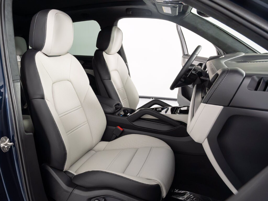New 2026 Porsche Cayenne GTS AWD/4WD image 37