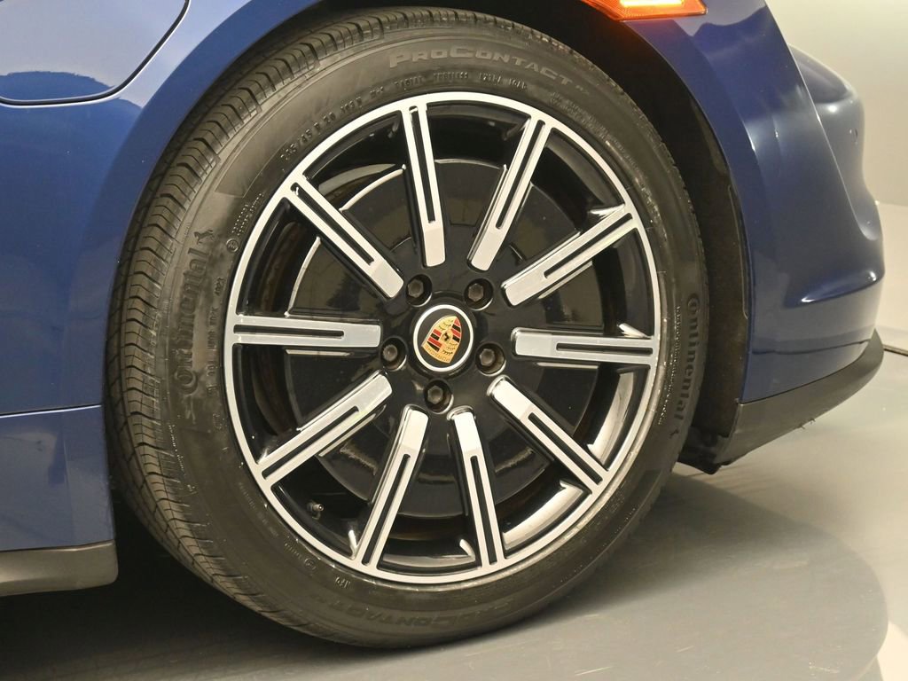 Used 2022 Porsche Taycan image 6