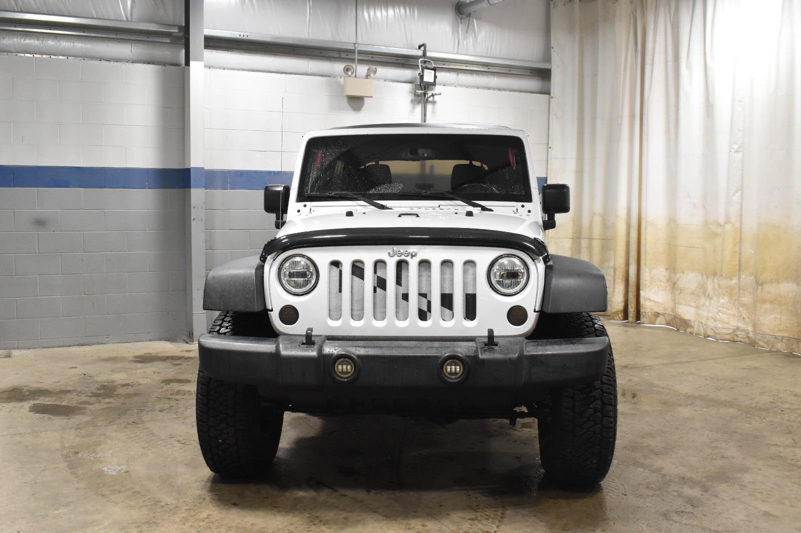 Used 2015 Jeep Wrangler Unlimited Rubicon w/ Connectivity Group AWD/4WD image 24