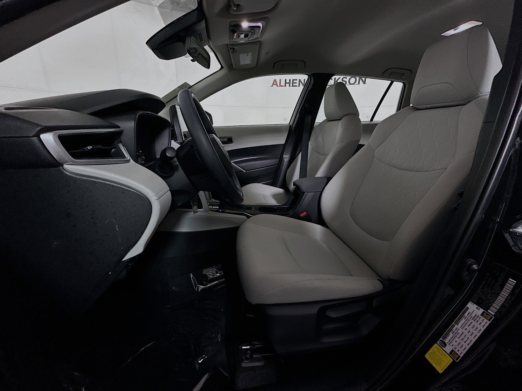 Used 2023 Toyota Corolla Cross L image 12