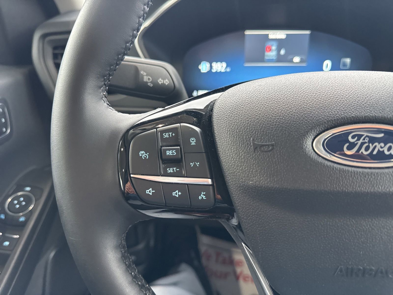 Certified 2023 Ford Escape Platinum AWD/4WD image 28