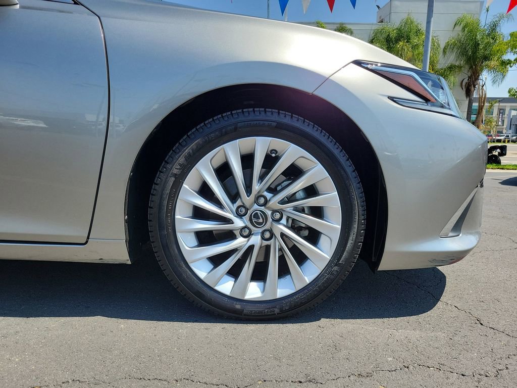 Used 2019 Lexus ES 300h w/ Luxury Package image 9