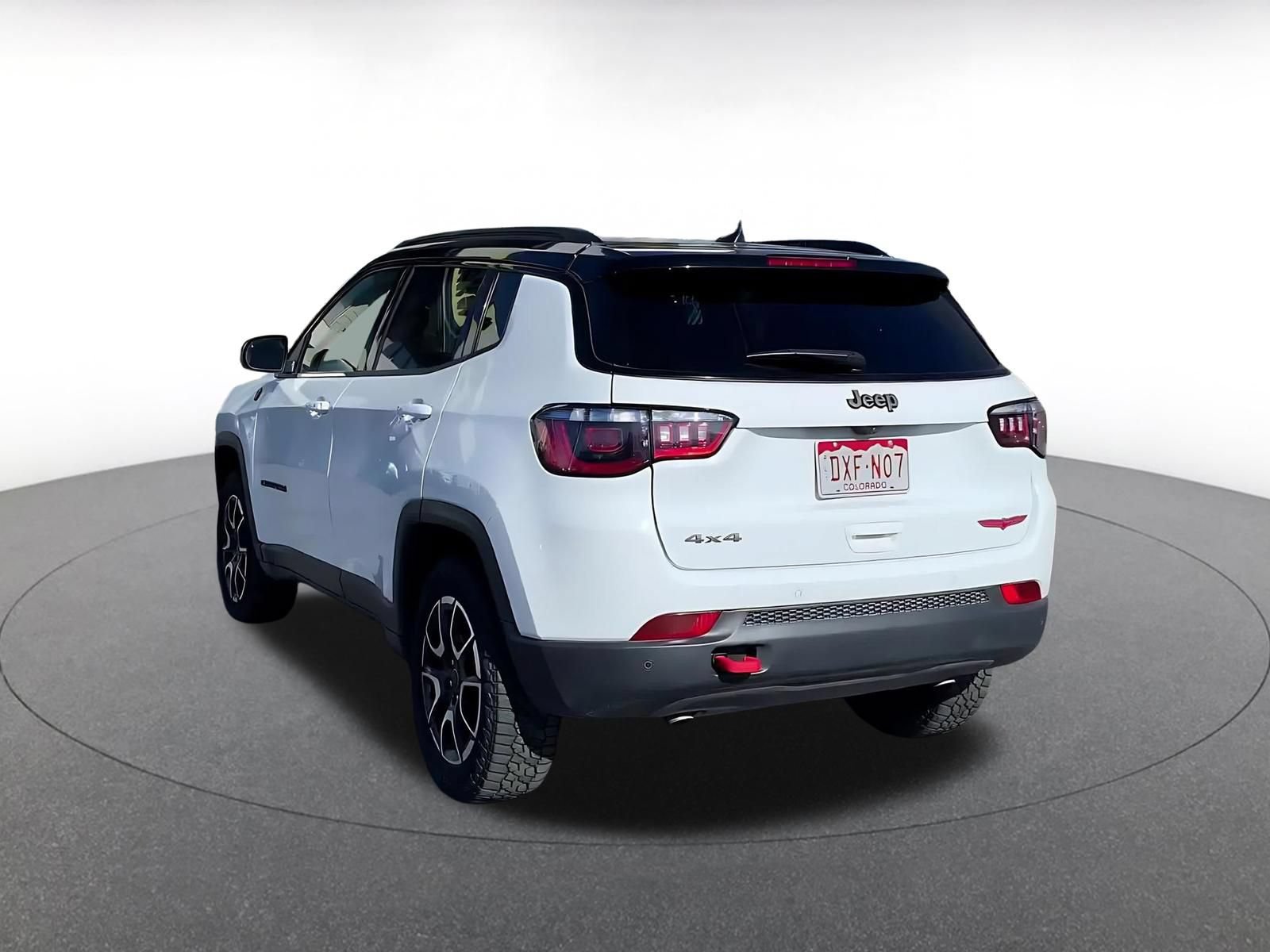 Used 2025 Jeep Compass Trailhawk AWD/4WD image 11