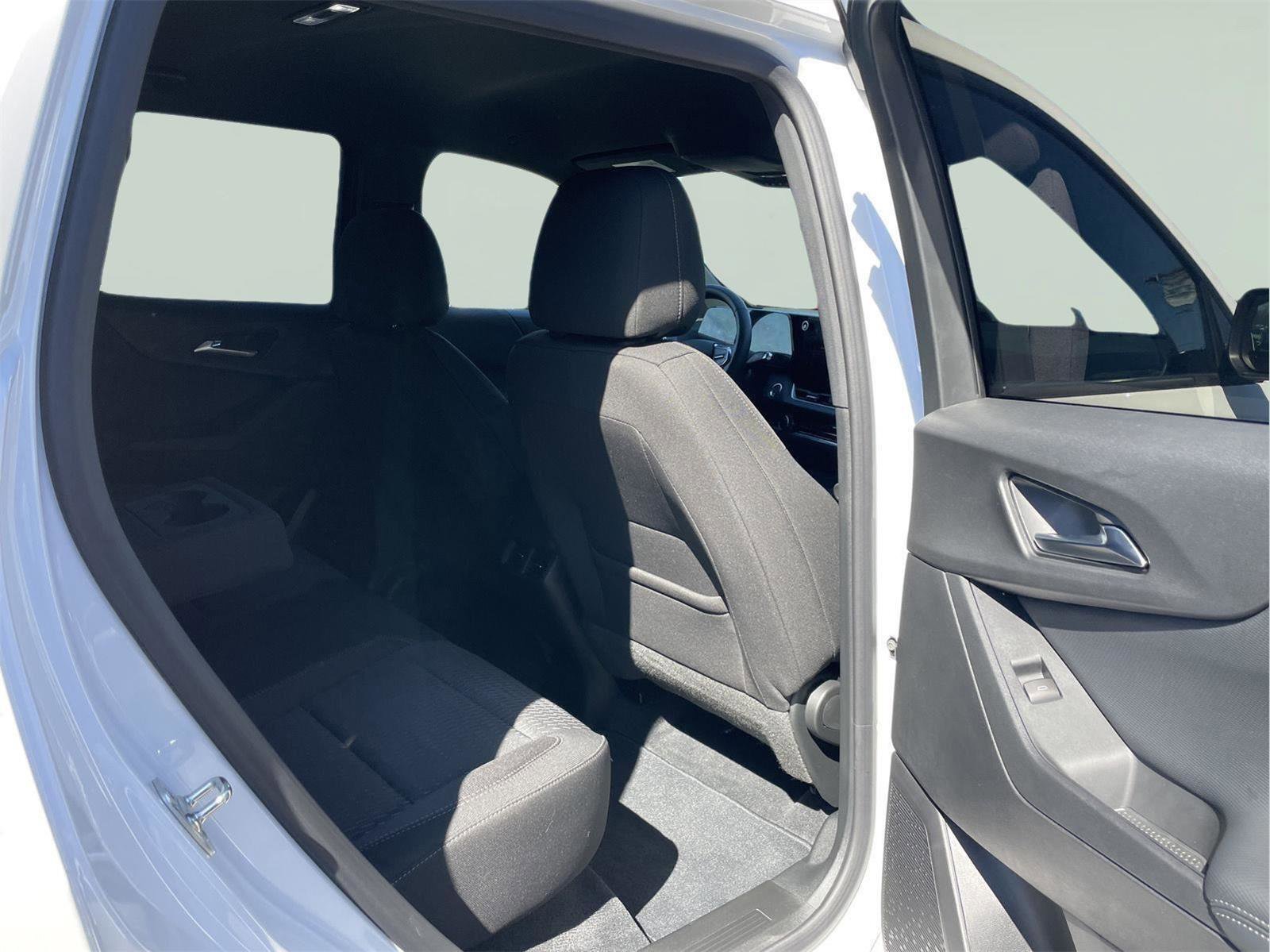 Used 2026 Chevrolet Equinox LT w/ Midnight Edition image 18