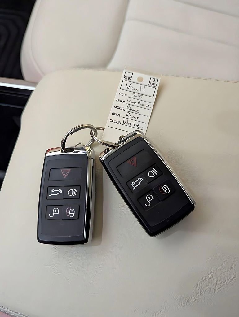 Used 2025 Land Rover Range Rover Autobiography image 50