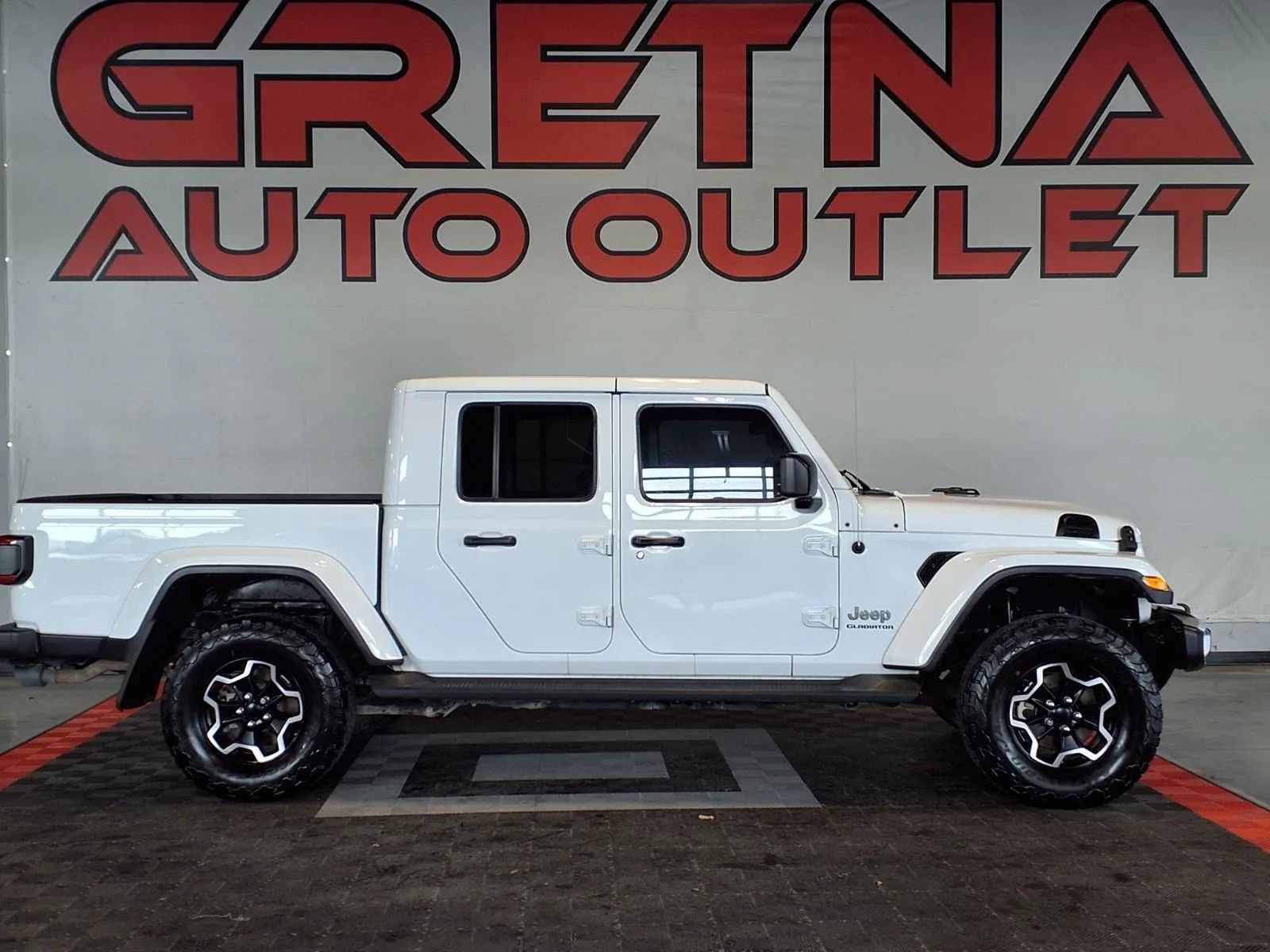 Used 2020 Jeep Gladiator Overland w/ LED Lighting Group AWD/4WD image 1